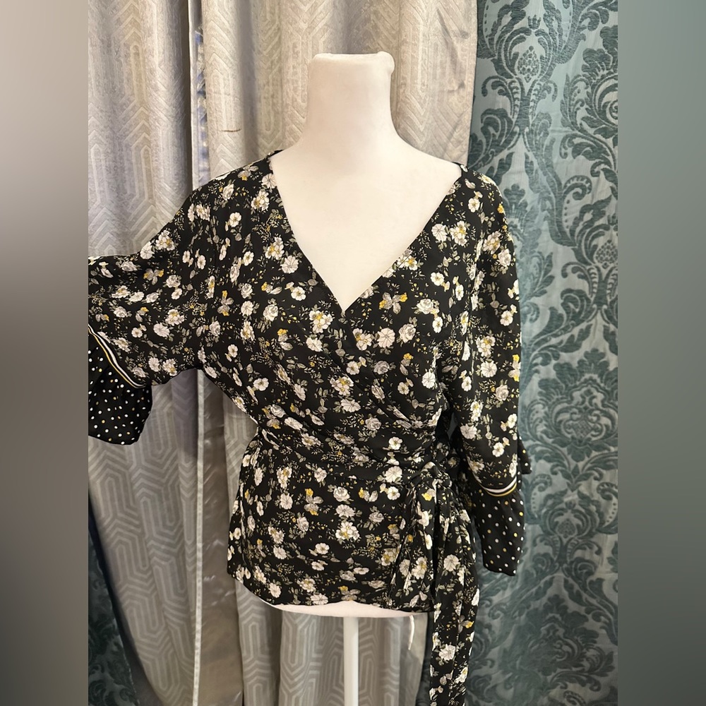 Max Studio blouse.  Size Large